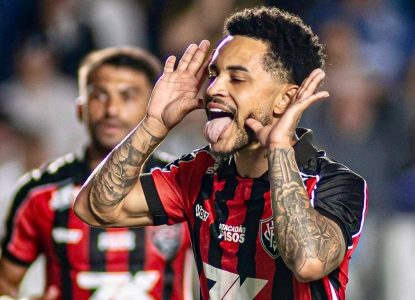 Brasileirão 2025: Vitória supera Santos na Vila Belmiro e embola briga contra rebaixamento