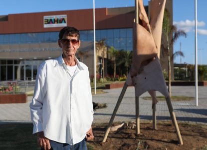 Memória restaurada: artista Juraci Dórea recria obra na UEFS