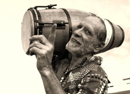 Mestre da percussão brasileira, Sérgio Boré realiza show e oficina em Feira de Santana