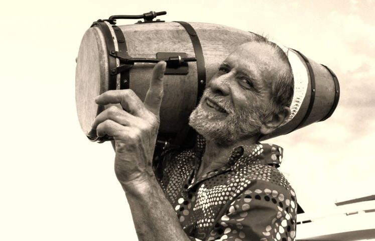 Mestre da percussão brasileira, Sérgio Boré realiza show e oficina em Feira de Santana