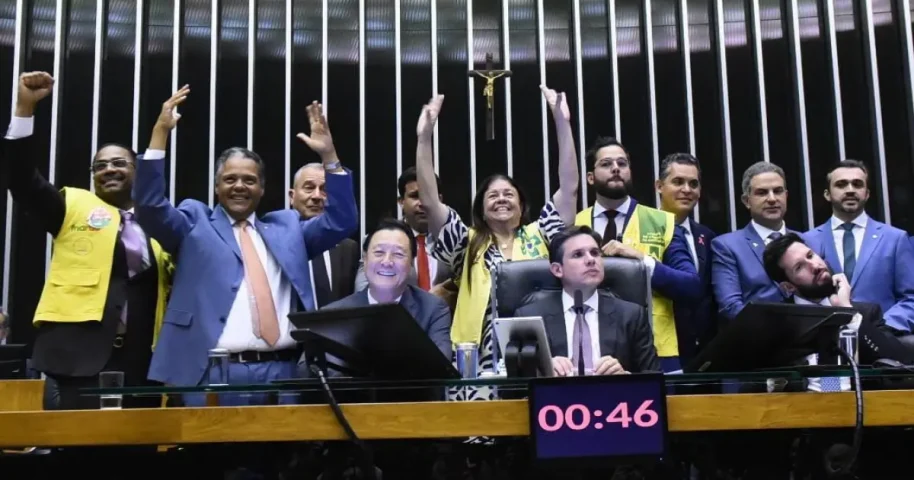 Câmara dos Deputados aprova PEC que garante novas regras para agentes comunitários de saúde e de endemias
