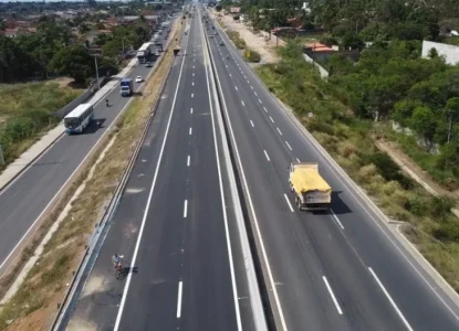 Lula assina projeto que inclui trechos baianos das BRs-116 e 324 em lista de projetos prioritários de investimentos