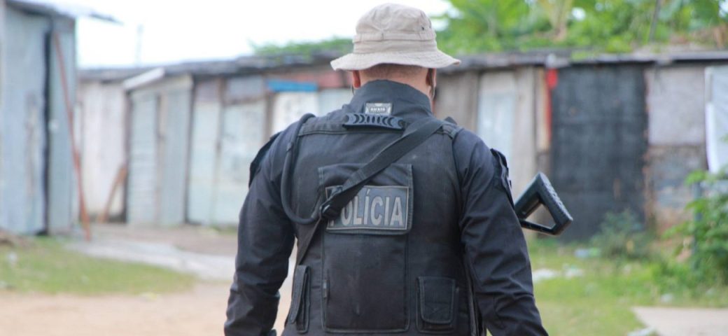Adolescente é apreendido em Feira de Santana com porções de maconha, cocaína e crack