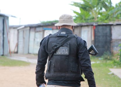 Adolescente é apreendido em Feira de Santana com porções de maconha, cocaína e crack