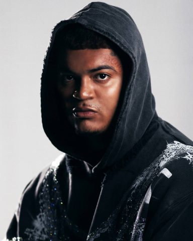 Jovem Dex retorna aos palcos e inaugura nova era com single “Safe”