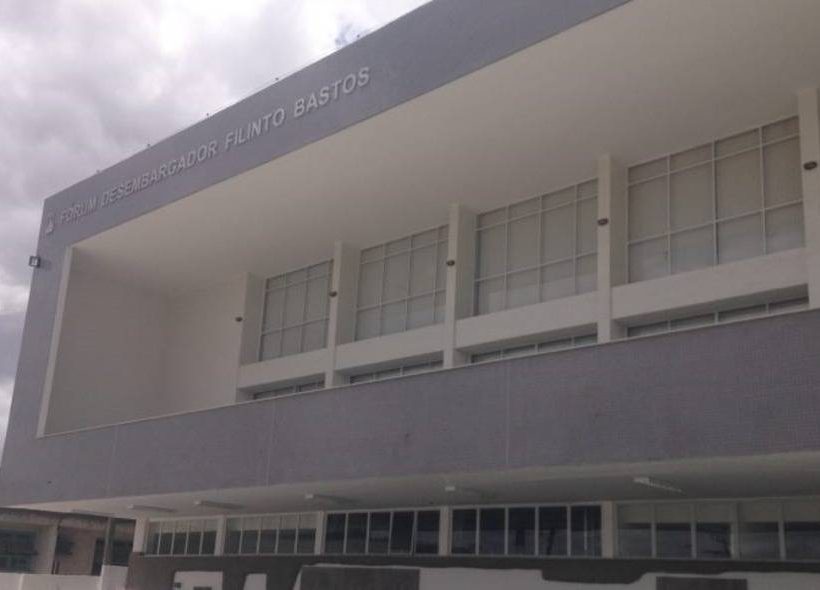 Feira de Santana: homem é condenado a 58 anos de prisão por matar ex-companheira e tentar matar filho