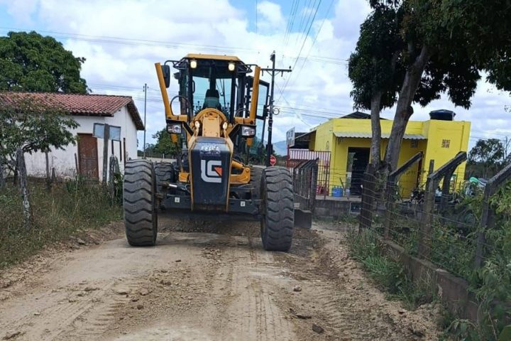 SOMA retoma manutenção de estradas da zona rural de Feira de Santana