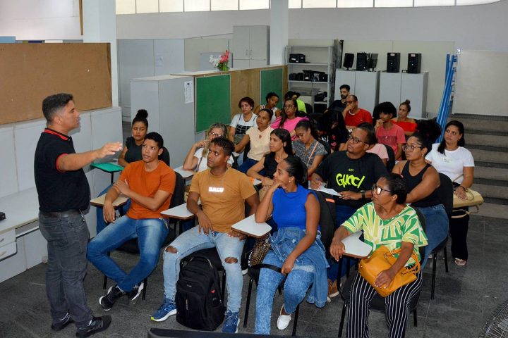 Casa do Trabalhador em Feira de Santana promove curso sobre currículo e entrevista de emprego nesta quinta, 30