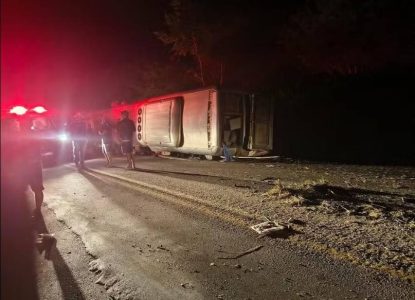Ônibus envolvido em acidente com 17 mortos em Pernambuco voltava para Bahia