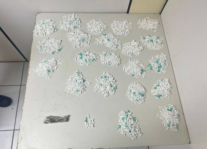 Polícia apreende drogas no bairro Lagoa Grande em Feira de Santana