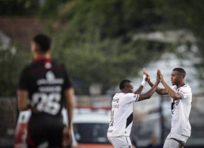 Vitória perde para Vasco e complica situação na zona de rebaixamento do Brasileirão 2025