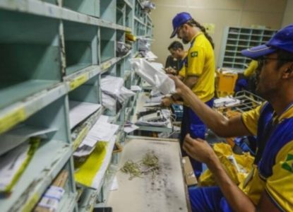 Com dificuldades financeiras, Correios recorrem a crédito bilionário para seguir funcionando até 2026