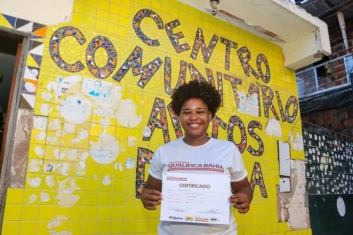 Bahia gera mais de 88 mil vagas com carteira assinada em 2025