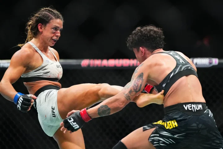 Mackenzie Dern vence Virna Jandiroba e conquista cinturão do peso palha feminino no UFC