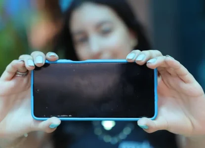 Uso da internet nas escolas por estudantes registra queda de 37%, aponta estudo