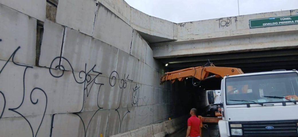 SMT fecha túnel na Avenida Maria Quitéria após chuva comprometer segurança da estrutura