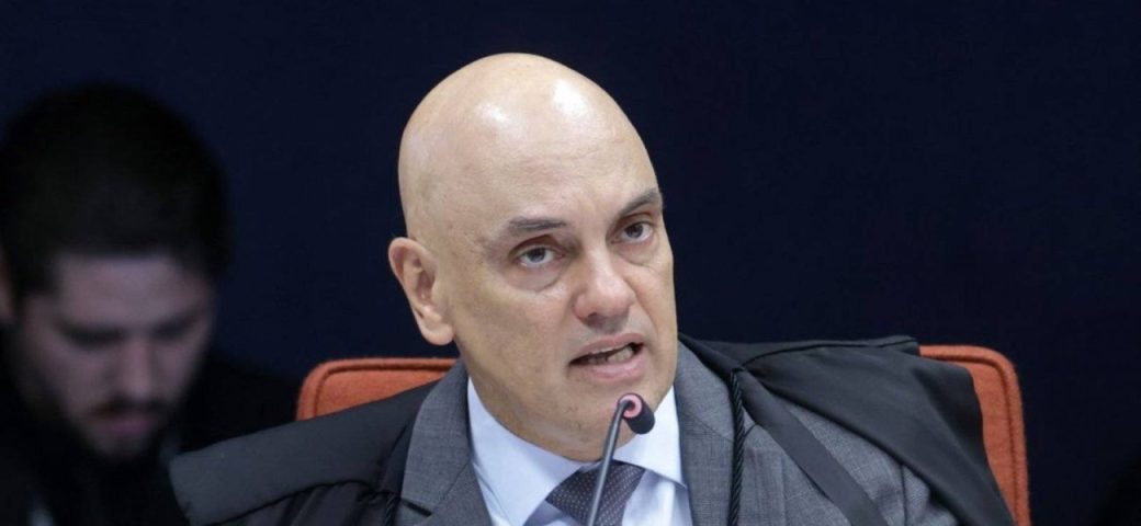 Alexandre de Moraes vota para rejeitar recursos e manter condenação de Bolsonaro