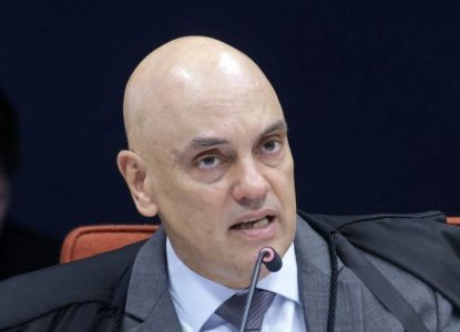 Alexandre de Moraes vota para rejeitar recursos e manter condenação de Bolsonaro