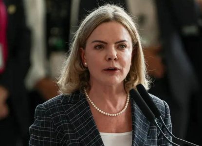 Gleisi Hoffman aciona Caixa e INSS para liberação do FGTS para vítimas de tornado no Paraná