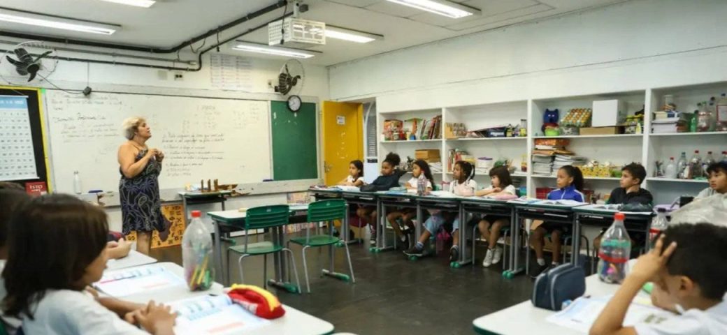 Professores da rede pública podem receber adicional por inclusão; saiba mais