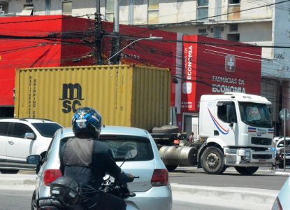 Feira de Santana tem novas regras para circulação de veículos de carga, de tratores e de tração animal