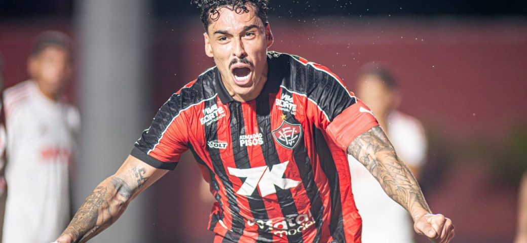 Vitória vence Internacional e deixa zona de rebaixamento no Brasileirão 2025
