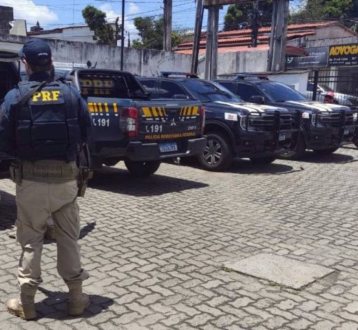 Quatro envolvidos em roubo de carga de alimentos no interior da Bahia são presos em Feira de Santana