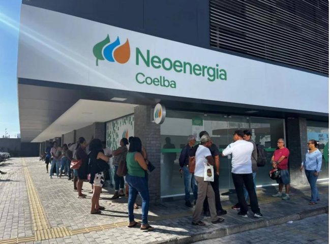 Lei estabelece limite máximo de 15 minutos para atendimento presencial na Coelba em Feira de Santana