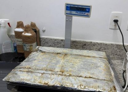 Mulher é presa no aeroporto de Salvador tentando embarcar com 4kg de cocaína