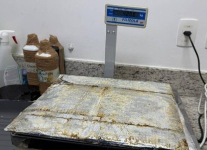 Mulher é presa no aeroporto de Salvador tentando embarcar com 4kg de cocaína