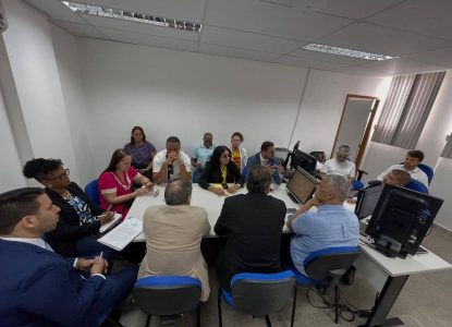 Em audiência sobre cortes de salários na pandemia, Município mantém proposta para professores; valor desagrada categoria