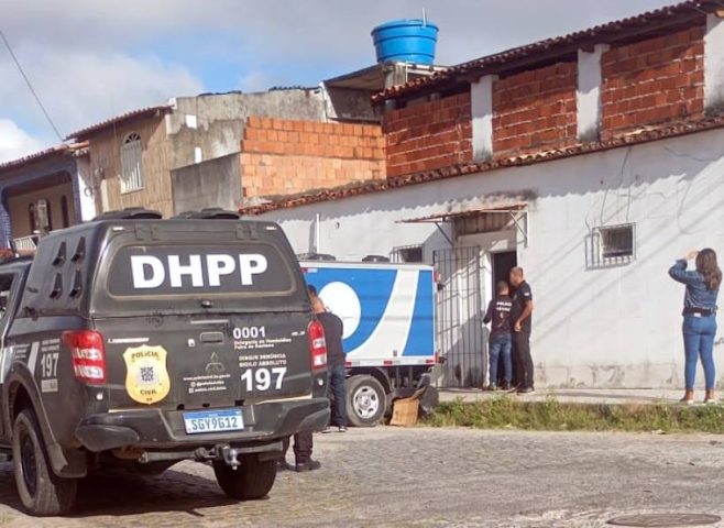 Dois irmãos são assassinados após casa ser invadida no bairro Brasília, em Feira de Santana