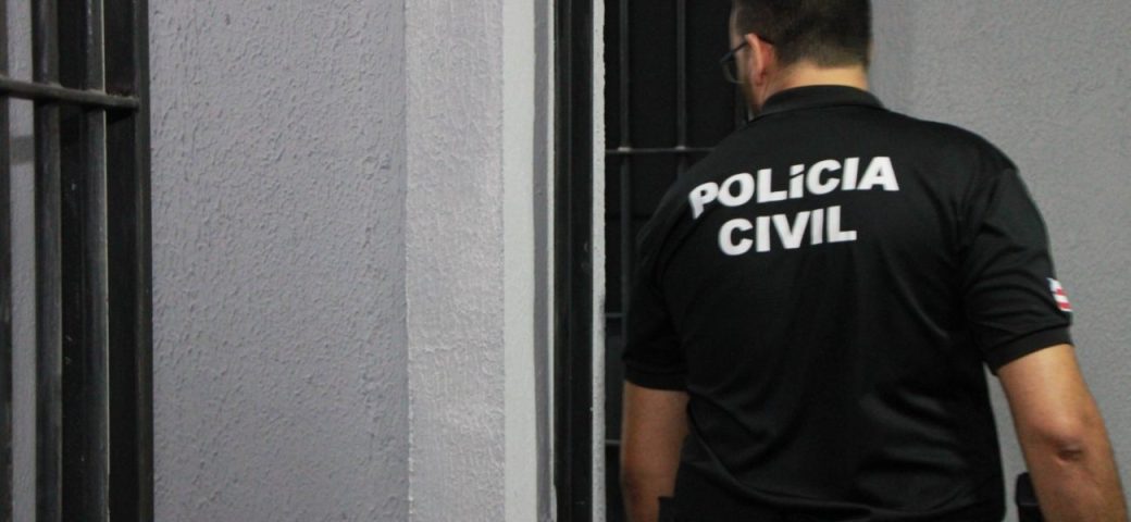 Polícia cumpre mandado contra detento suspeito de envolvimento em três mortes na Bahia