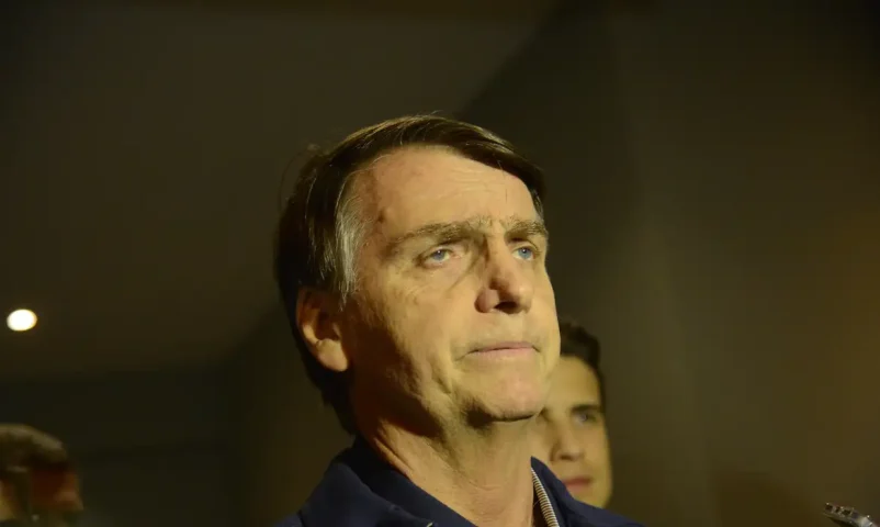 Defesa de Jair Bolsonaro pede prisão domiciliar humanitária ao STF