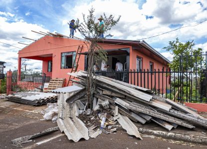 Famílias atingidas por tempestade no Paraná vão receber até R$ 50 mil