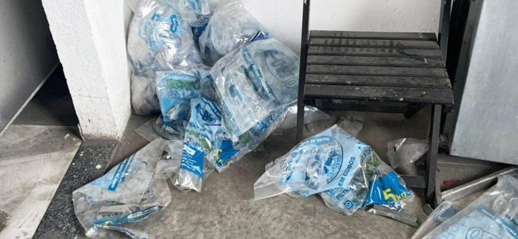 Vigilância Sanitária interdita fábrica de gelo em Feira de Santana após inspeção