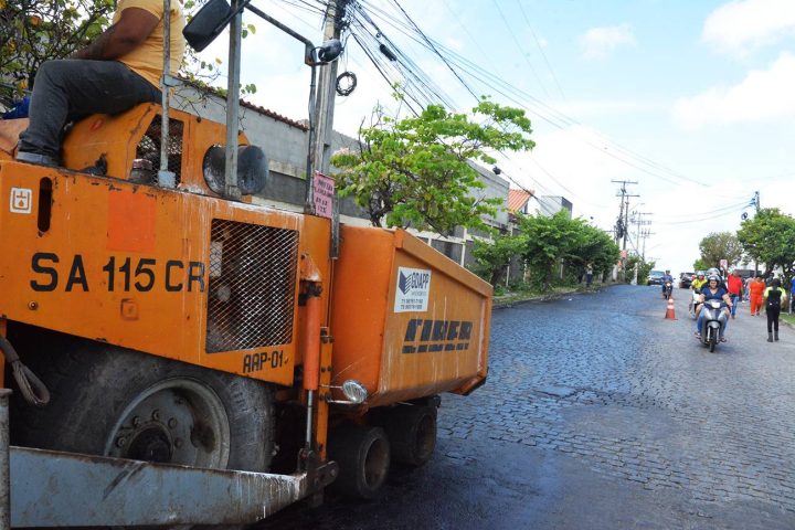 Ruas da região do Vila Olímpia, em Feira de Santana, recebem obras de pavimentação
