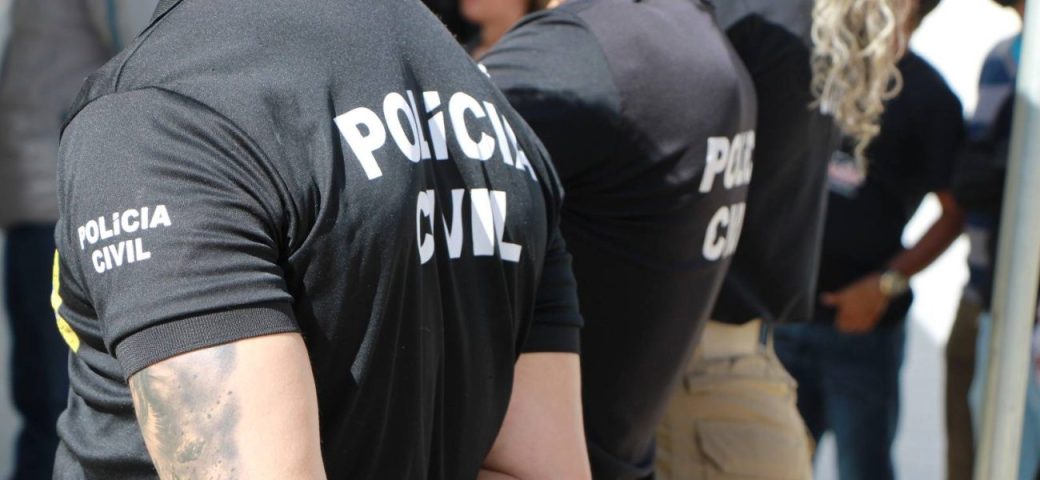 Santo Estêvão: investigado por violência doméstica é preso em casa com arma irregular