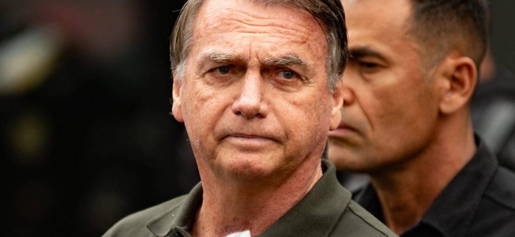 Jair Bolsonaro deve ser submetido a mais um procedimento nesta quarta, 31, véspera de Ano Novo