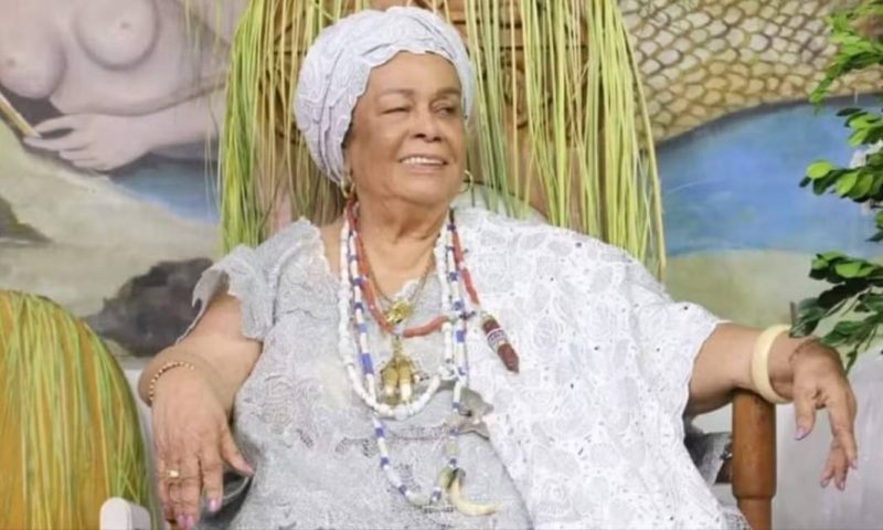 Mãe Carmen, ialorixá do Terreiro do Gantois, morre aos 98 anos em Salvador