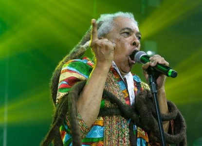 Cantor de reggae Tonho Dionorina é extubado e apresenta quadro estável após internação em Feira de Santana
