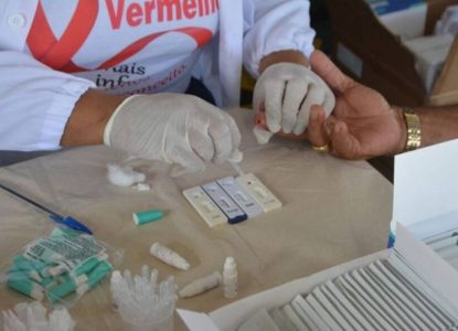 Dezembro Vermelho: seminário vai discutir estigma e fortalecimento do cuidado as pessoas com HIV