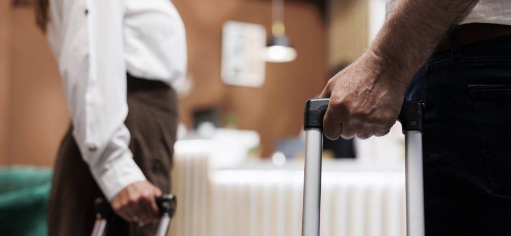 Novas regras de check-in e check-out entram em vigor; confira o que muda