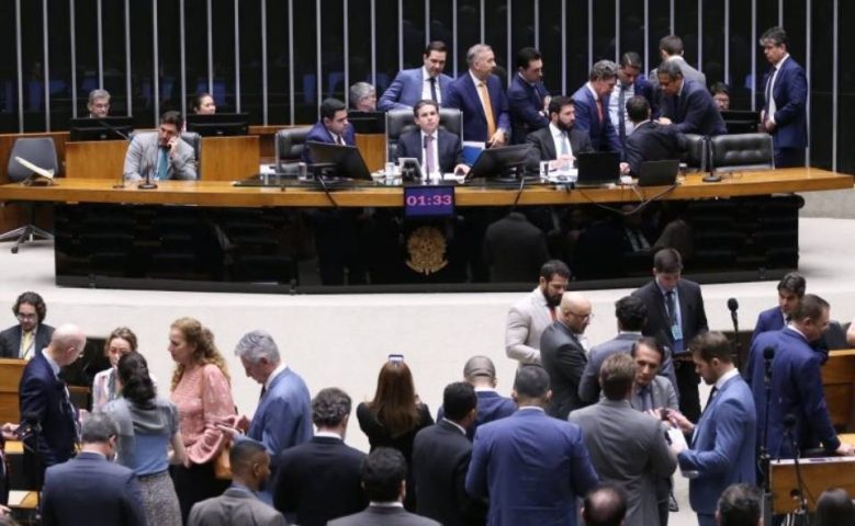 Mesa Diretora da Câmara dos Deputados cassa mandatos de Eduardo Bolsonaro e Alexandre Ramagem