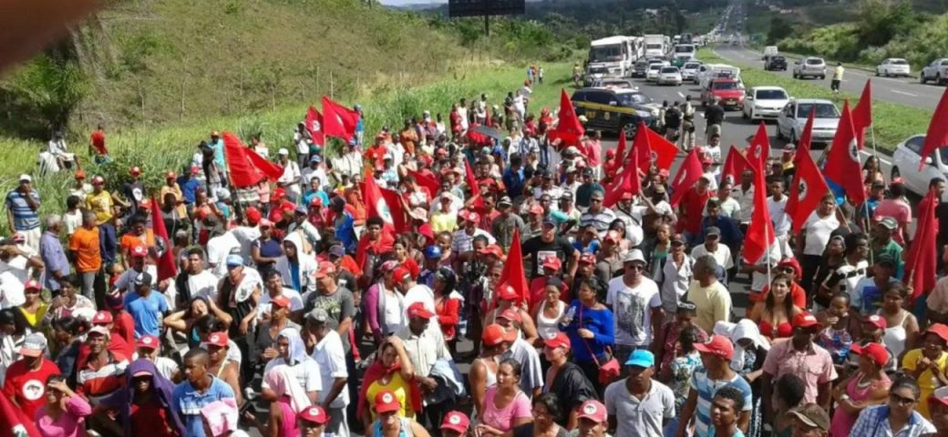 MST realiza ato em solidariedade à Venezuela durante encontro nacional em Salvador