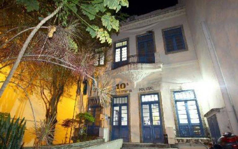 Mulher denuncia inteligência artificial por gerar foto dela sem roupa