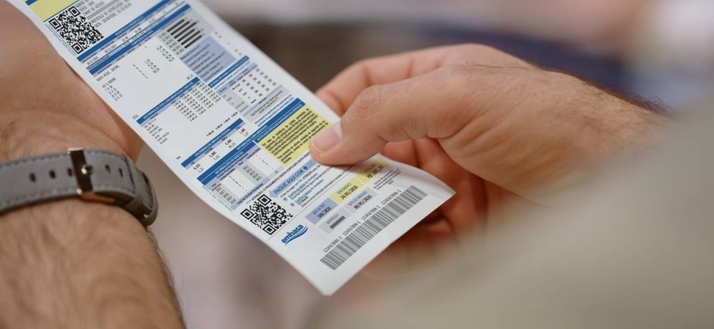 Nova fatura da Embasa começa chegar aos consumidores baianos; conheça mudanças
