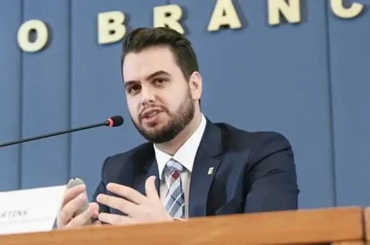 Alexandre de Moraes manda prender Filipe Martins, ex-assessor de Jair Bolsonaro
