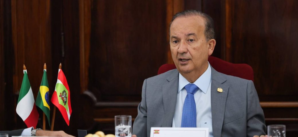 Governador de estado no sul do Brasil sanciona lei que decreta fim de cotas raciais em universidades