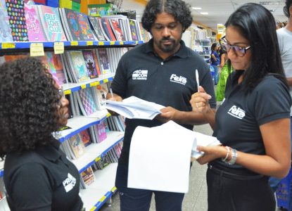 Procon intensifica fiscalização em lojas de material escolar em Feira de Santana